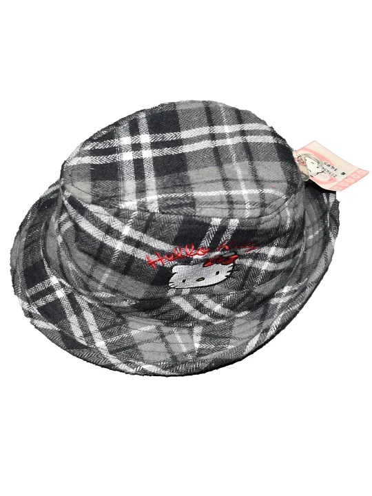 Стилна Детска Памучна Шапка в Класически Каре Десен Стилна Детска Памучна Шапка в Класически Каре Десен
