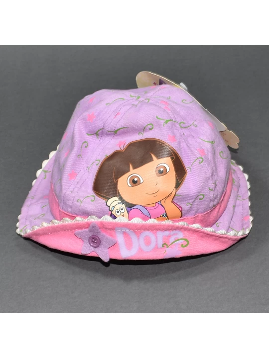 Сладка детска шапка за момиче във виолетово и розово с момиченце Сладка детска шапка за момиче във виолетово и розово с момиченце