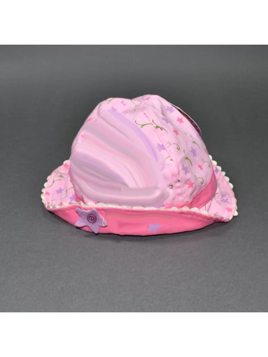 Сладка детска шапка за момиче в розово със звездички и апликация на момиченце Сладка детска шапка за момиче в розово със звездички и апликация на момиченце