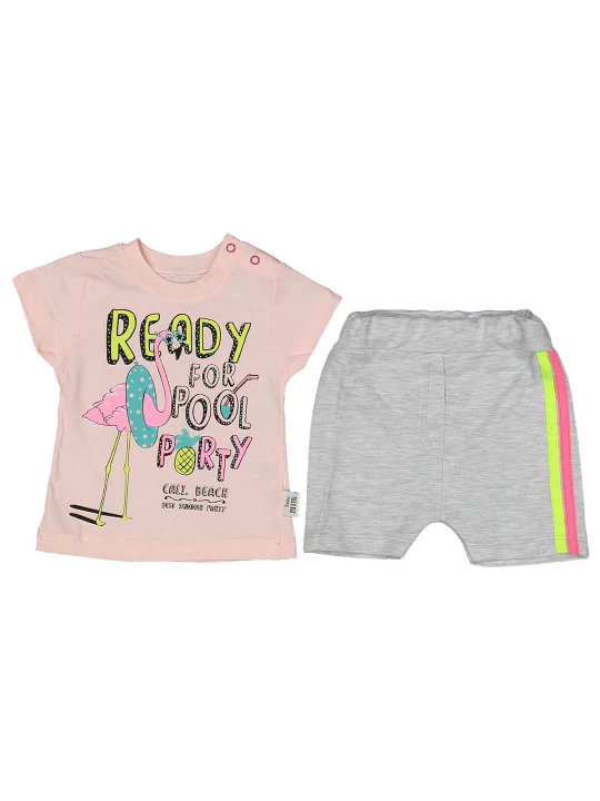 Летен комплект за момиче - Кремава тениска с фламинго и надписи, светло сиви панталонки с ленти Летен комплект за момиче - Кремава тениска с фламинго и надписи, светло сиви панталонки с ленти