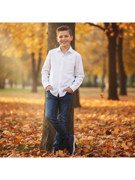 Класическа Чистота: Бяла Памучна Риза за Малки Господа Класическа Чистота: Бяла Памучна Риза за Малки Господа