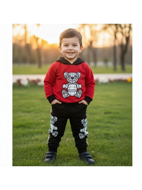 Весел Екип за Игра: Червено и Черно Детско екипче с Мече