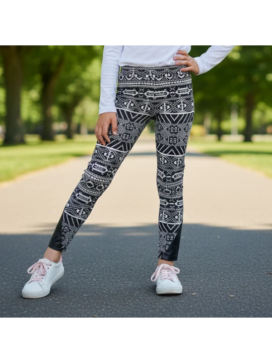 "Етно Шик" - Детски Клин с Елегантни Кожени Детайли "Етно Шик" - Детски Клин с Елегантни Кожени Детайли