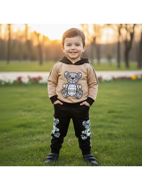 Черно и Бежово Детско Дуо: Стилен Екип с Мече Принт Черно и Бежово Детско Дуо: Стилен Екип с Мече Принт